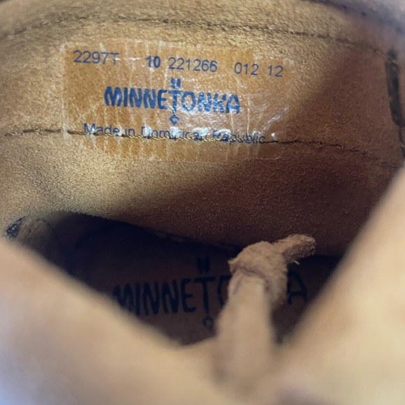 Minnetonka moccasin boots - Picture 6 of 6